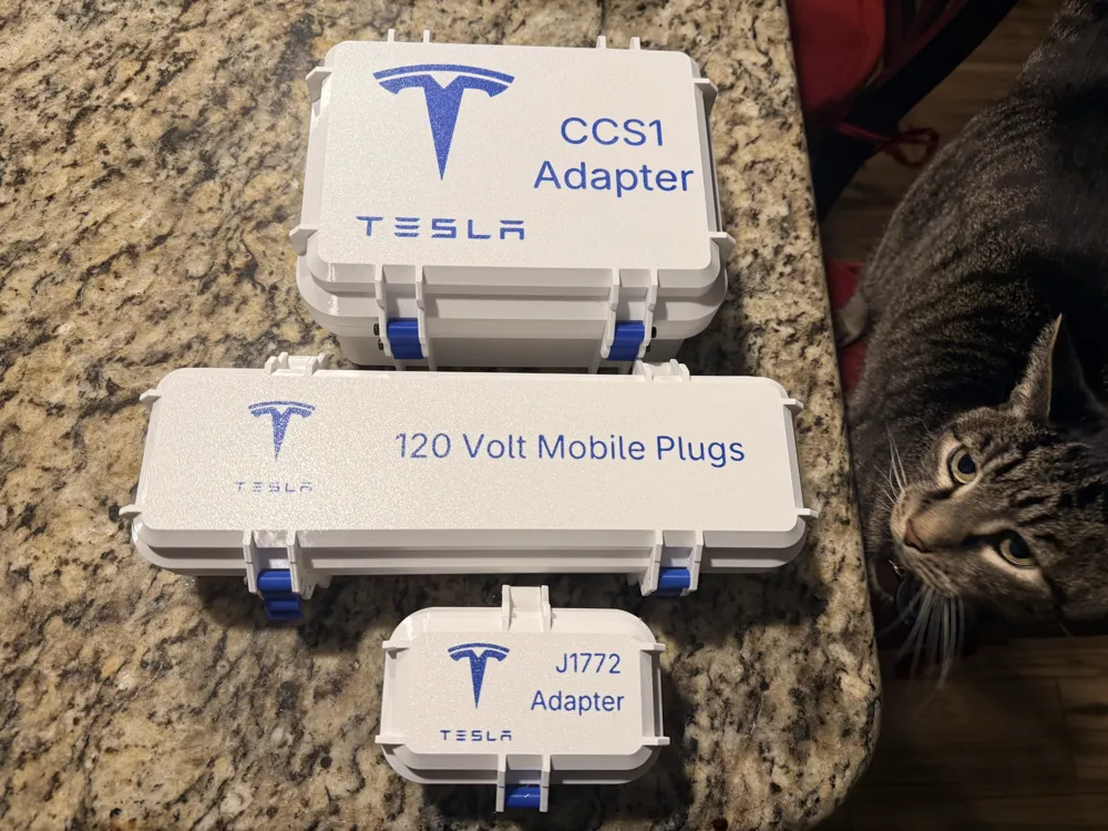 Caja o estuche: Tesla Charger Accessories Cases. Referencia del modelo original.