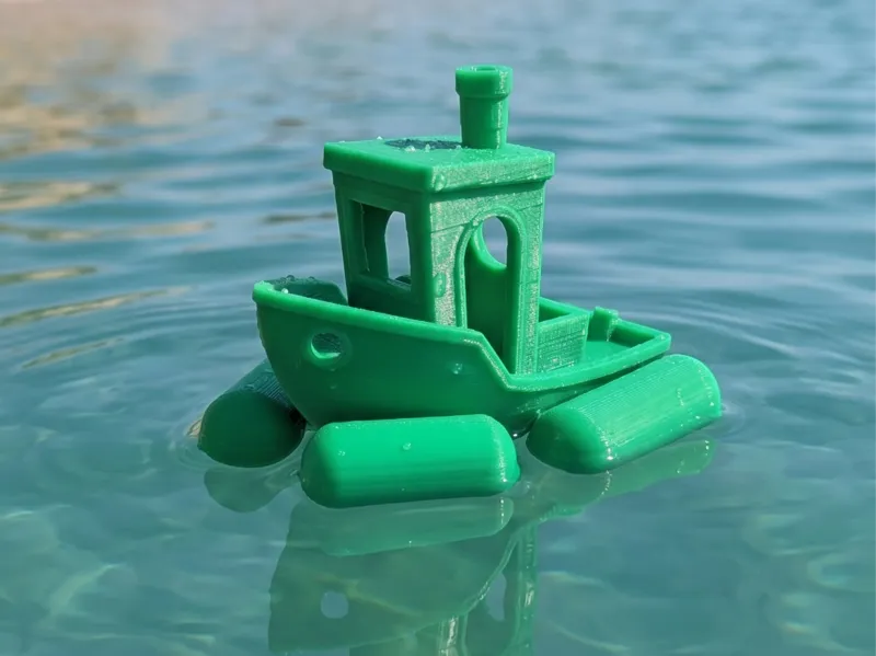 Floating 3D Benchy with pontoon outriggers