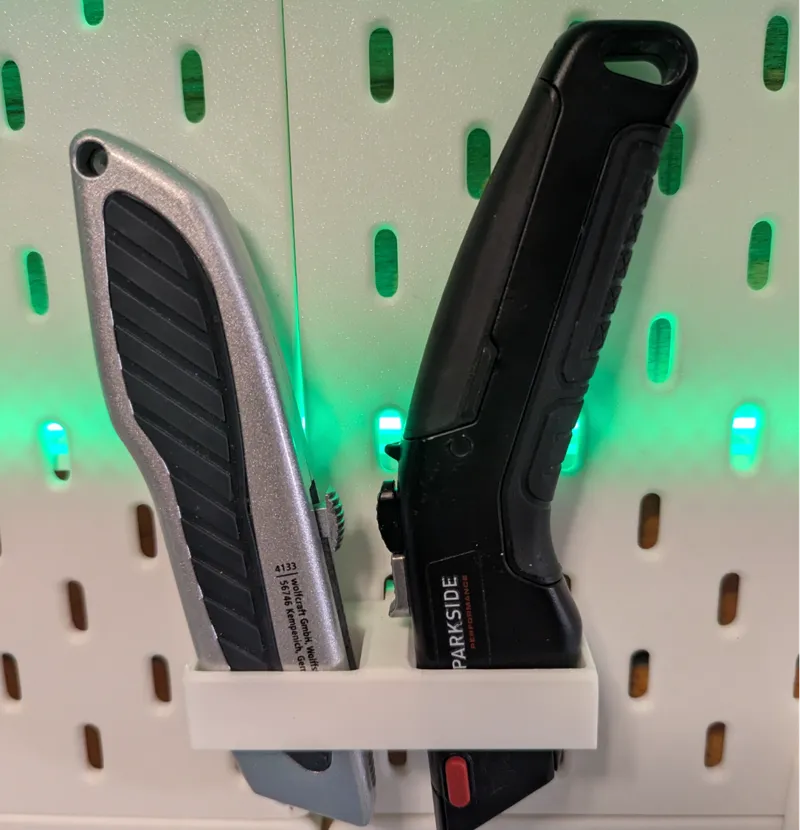 Skadis holder for 2 utility knives