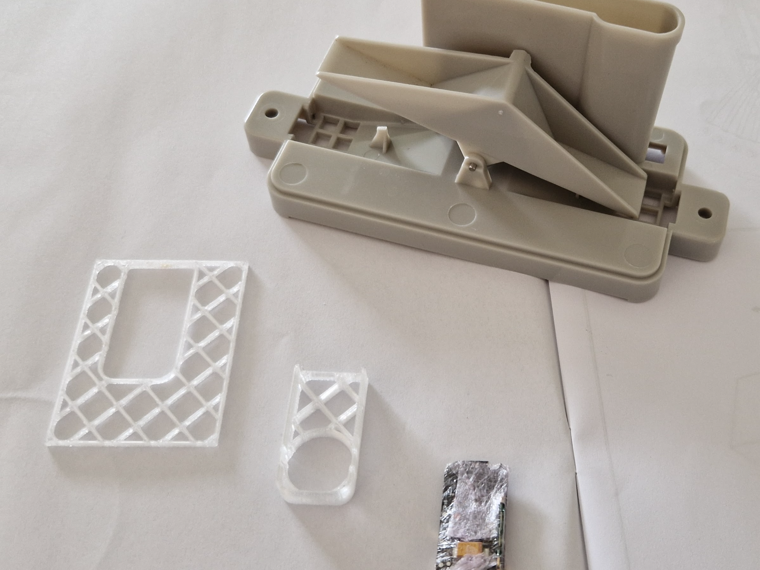 Rain Gauge Fixture for an Aqara Door Window Sensor
