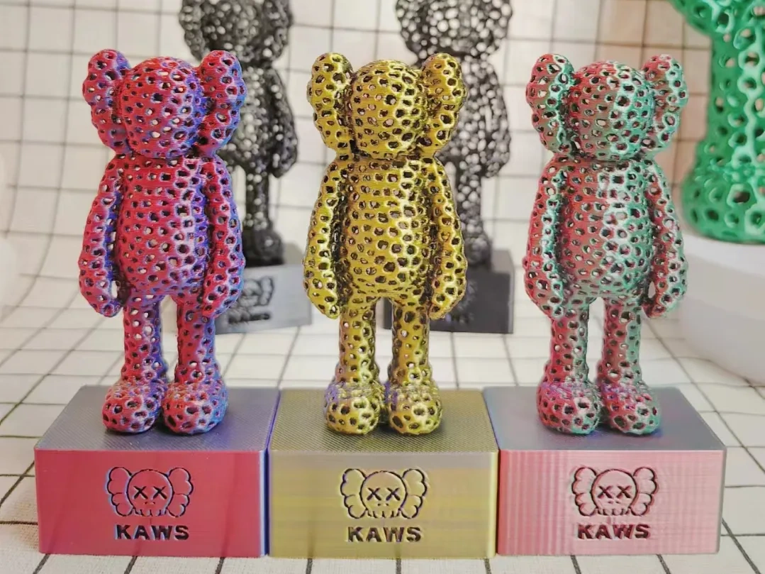 KAWS镂空摆件