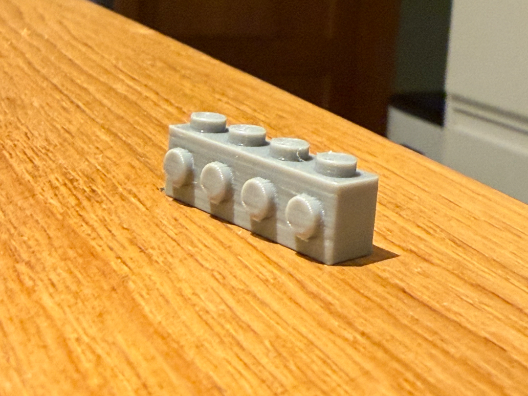 brique 1x4 avec tenon latéraux 