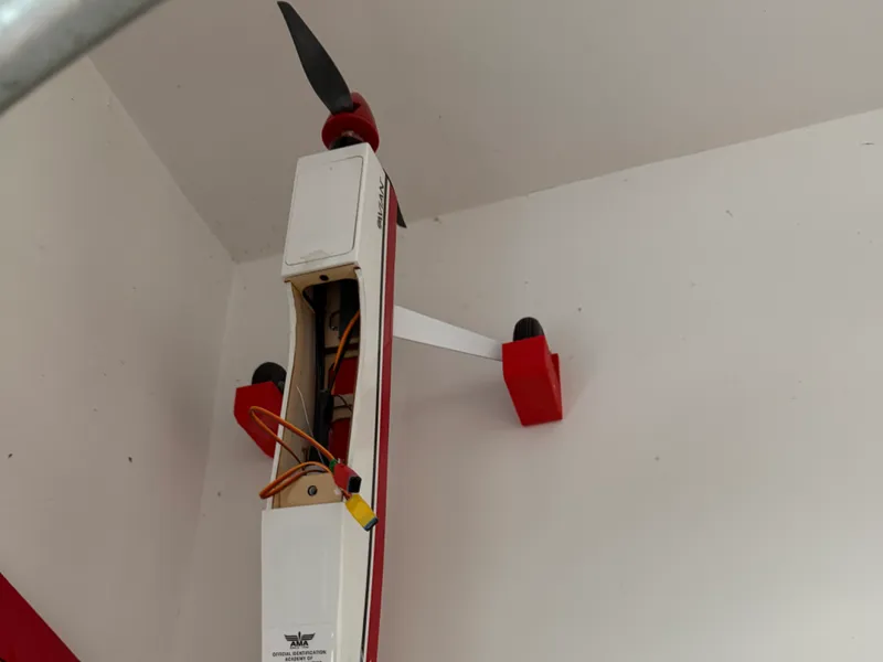 RC Plane Wheel Wall Mount - Parametric
