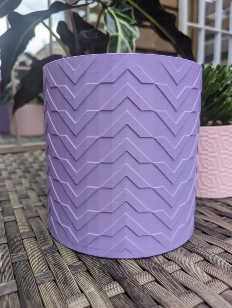 Alternate chevrons planter 8cm