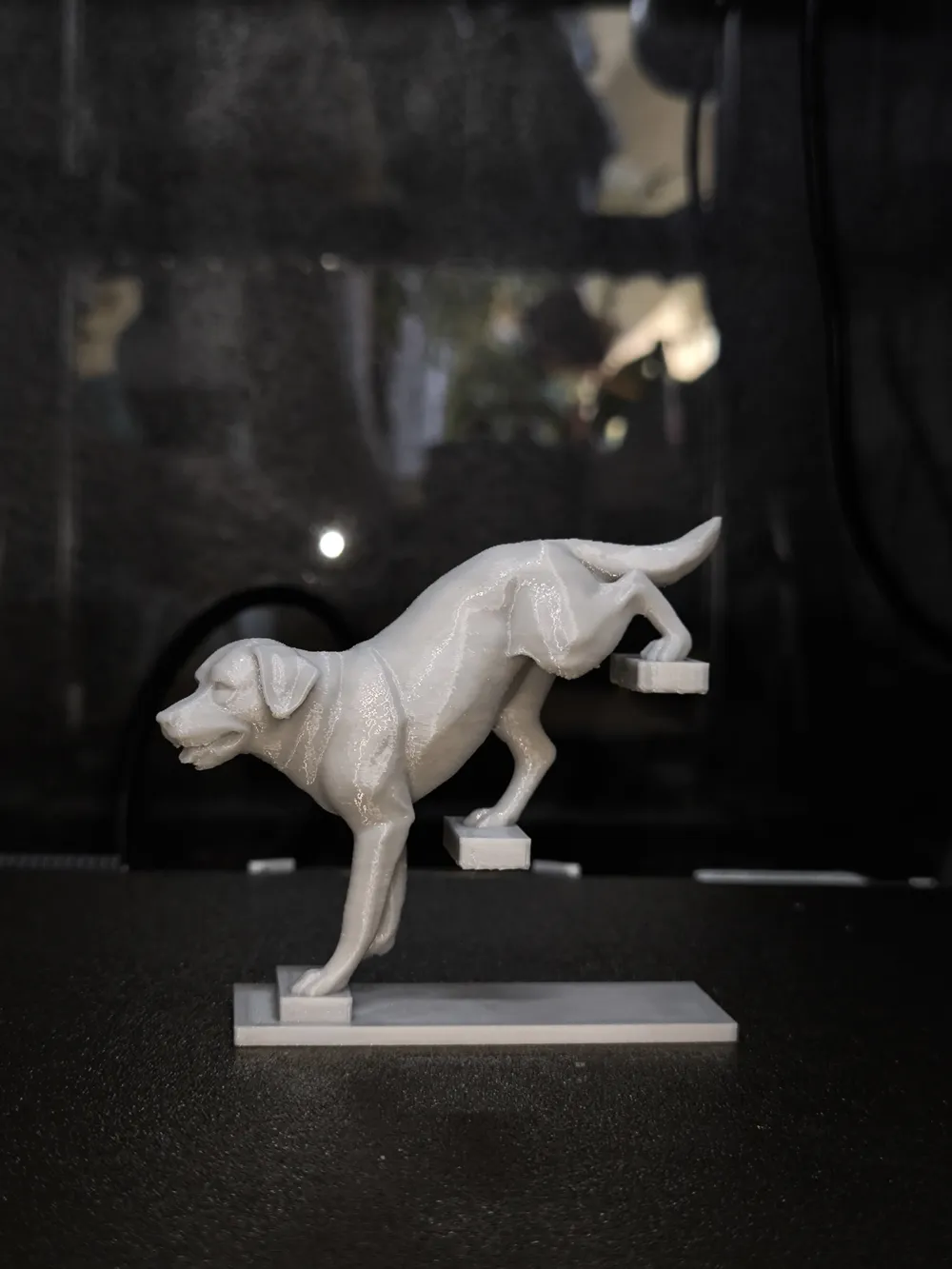 Labrador on Stairs - Dynamic - Free 3D Print Model - MakerWorld