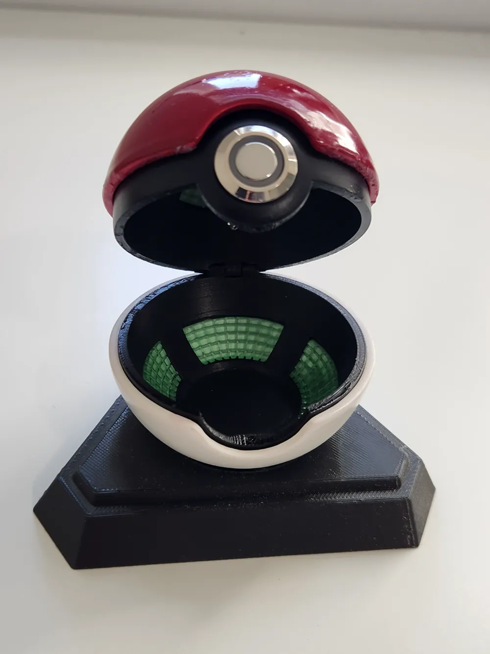 LED Poké Ball - Modèle d'Impression 3D Gratuit - MakerWorld