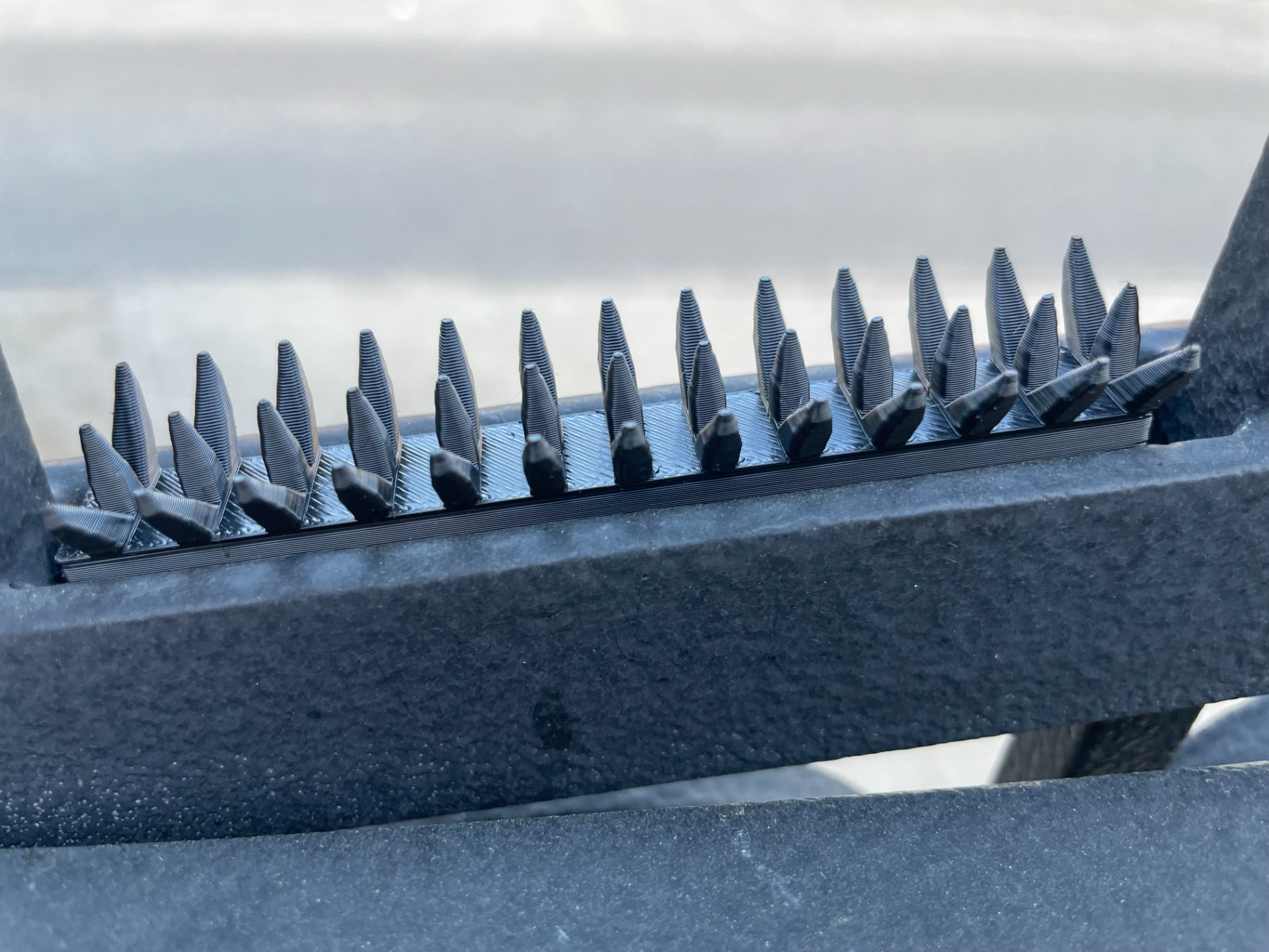 Stabiler Vogelschutz für Gartenzäune - steckbar