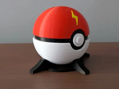 Starter Poké Ball: Pikachu