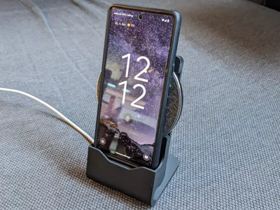 Pixel 7 / Wireless Charge pad / Stand