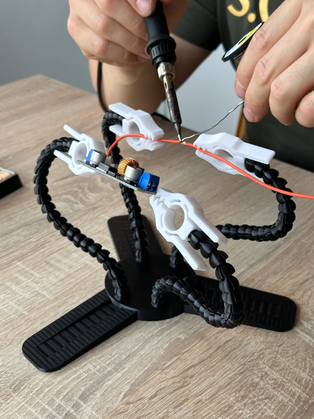 Soldering Tool Holder Flexible Arms helping hands view 3