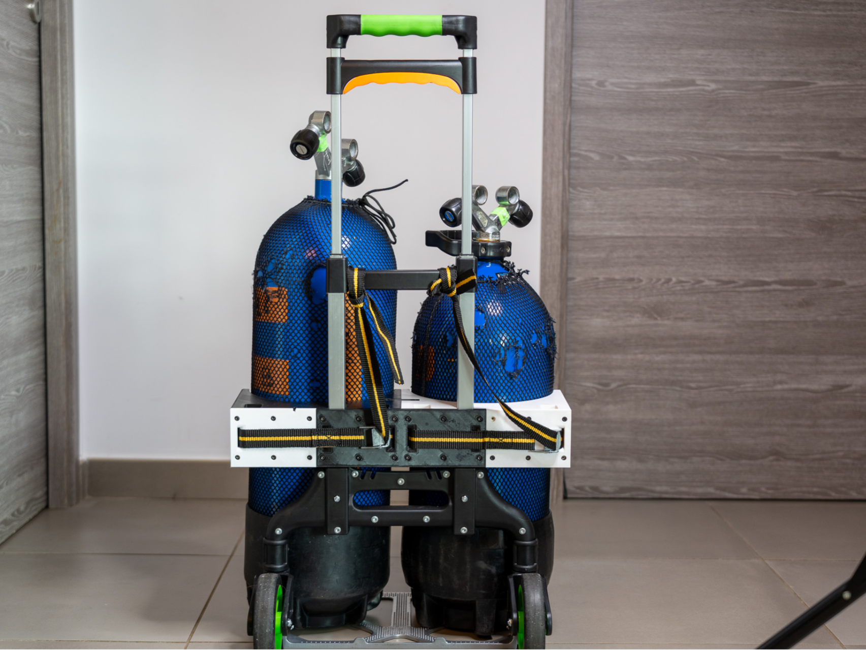 TankDock – Modular Scuba Tank Holder for Trolley