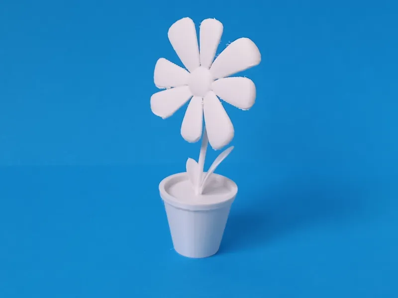 Low-poly daisy in flower pot