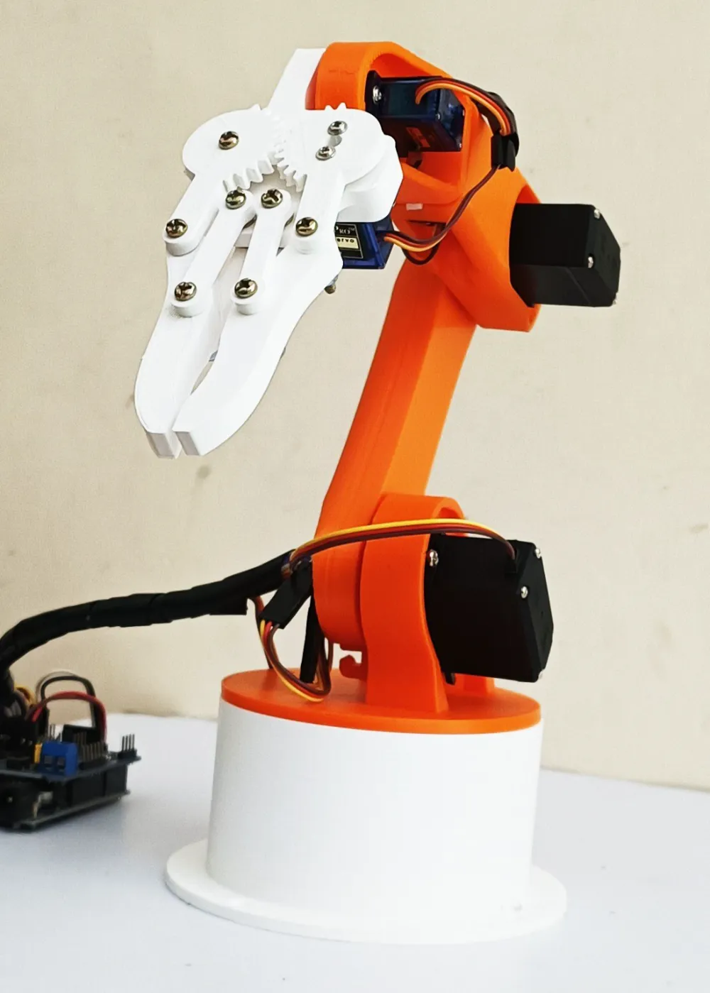 Robotic arm Remixed by Trax MakerWorld: Download Free 3D Models