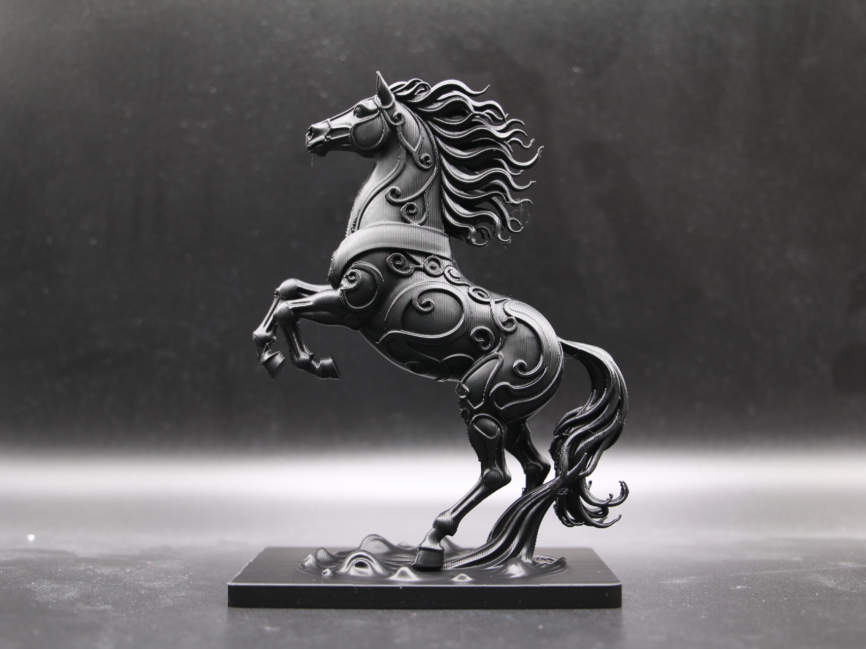 Elegante Rearing Horse Sculpture