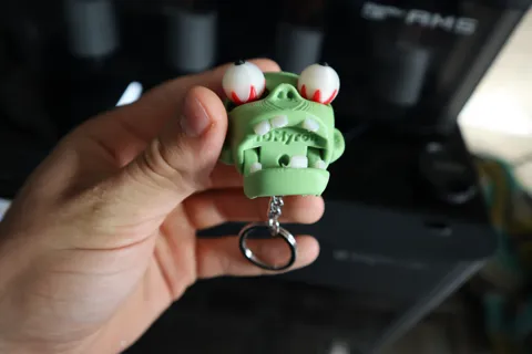 fidget zombie keychain view 3