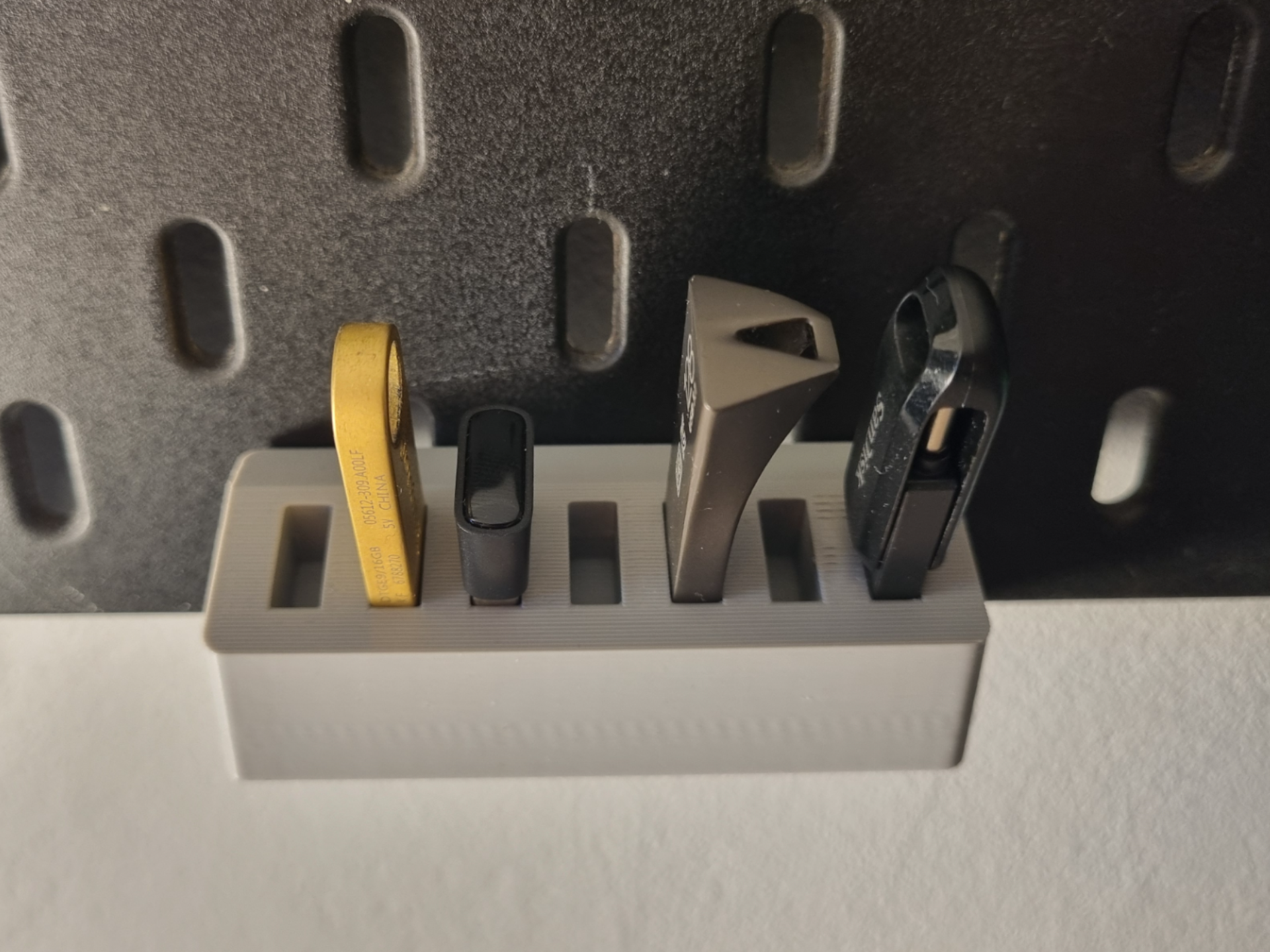 USB Holder for IKEA SKÅDIS –modular, snap-in hooks