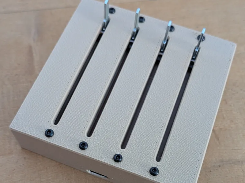 Simple Deej case