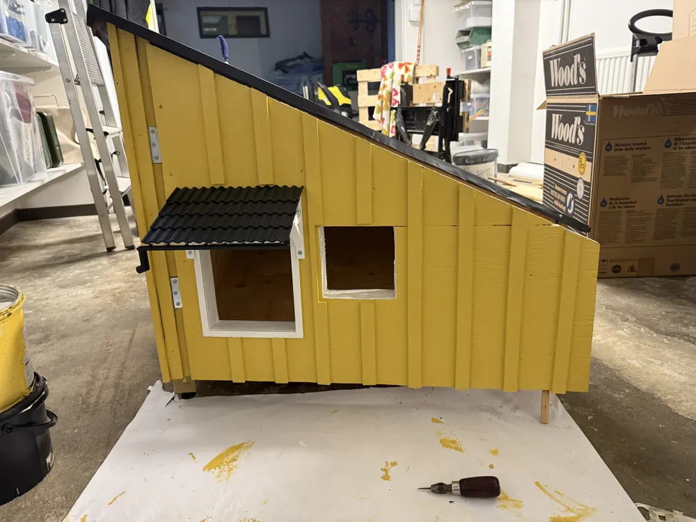 Roof structure with gutter for dog/cat house by tomtechie MakerWorld ...