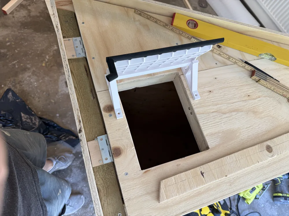 Roof structure with gutter for dog/cat house by tomtechie MakerWorld ...