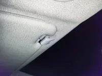Clip universel pour pare-soleil de voiture — photo 1
