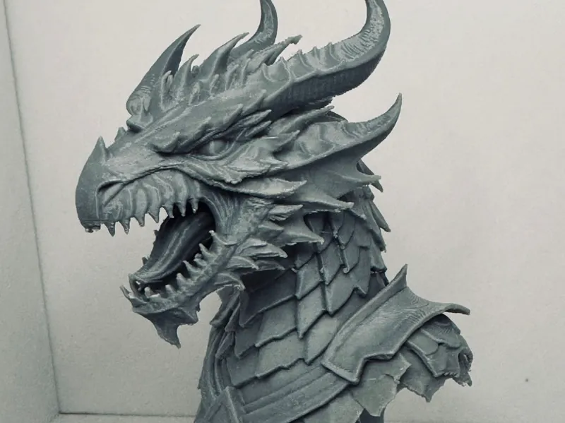 Büste des Feuerdrachen