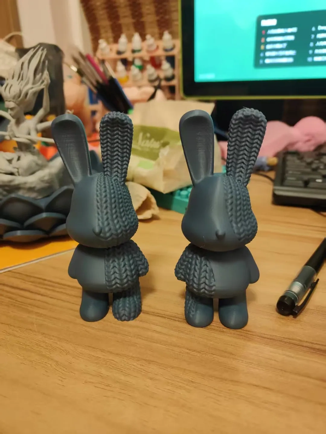 Miniatura 1 do modelo 3D 潮玩兔子