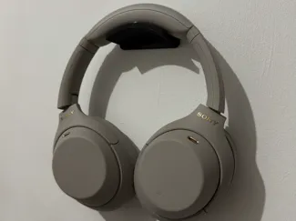 Adhesive Headphone Wall Mount