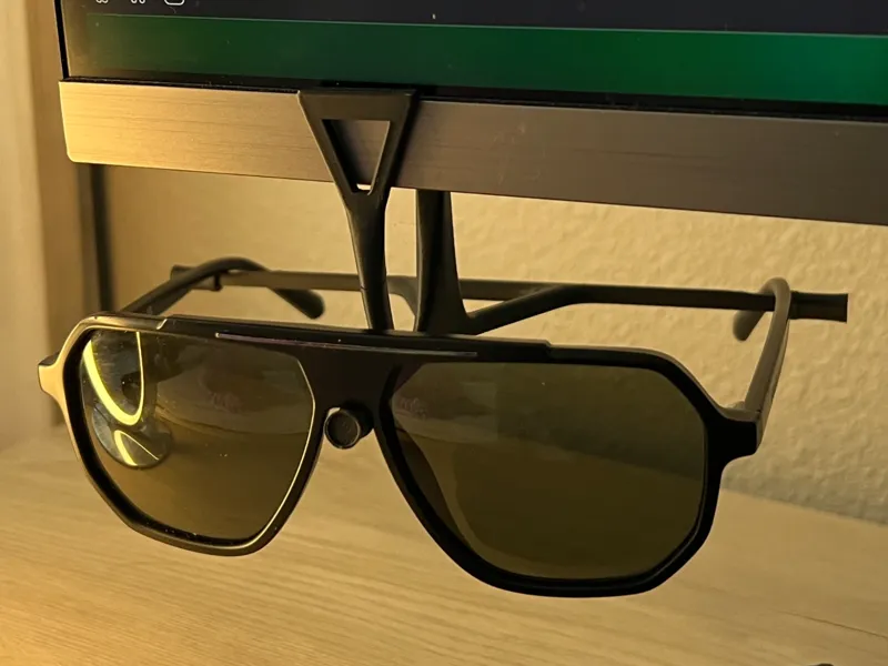Minimal Sunglasses Monitor Holder