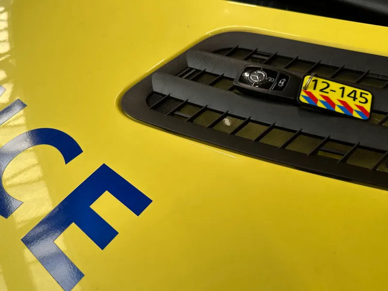 Customizable ambulance Key Tag NL Dutch striping