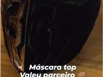 Mascara 33 que representa a idade de Cristo.