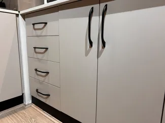 Minimalist kitchen cabinet & drawer handle