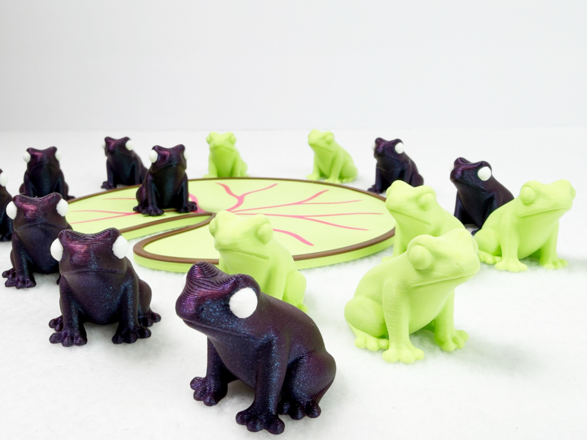 Miniatura 1 do modelo 3D Frog and Lily pad