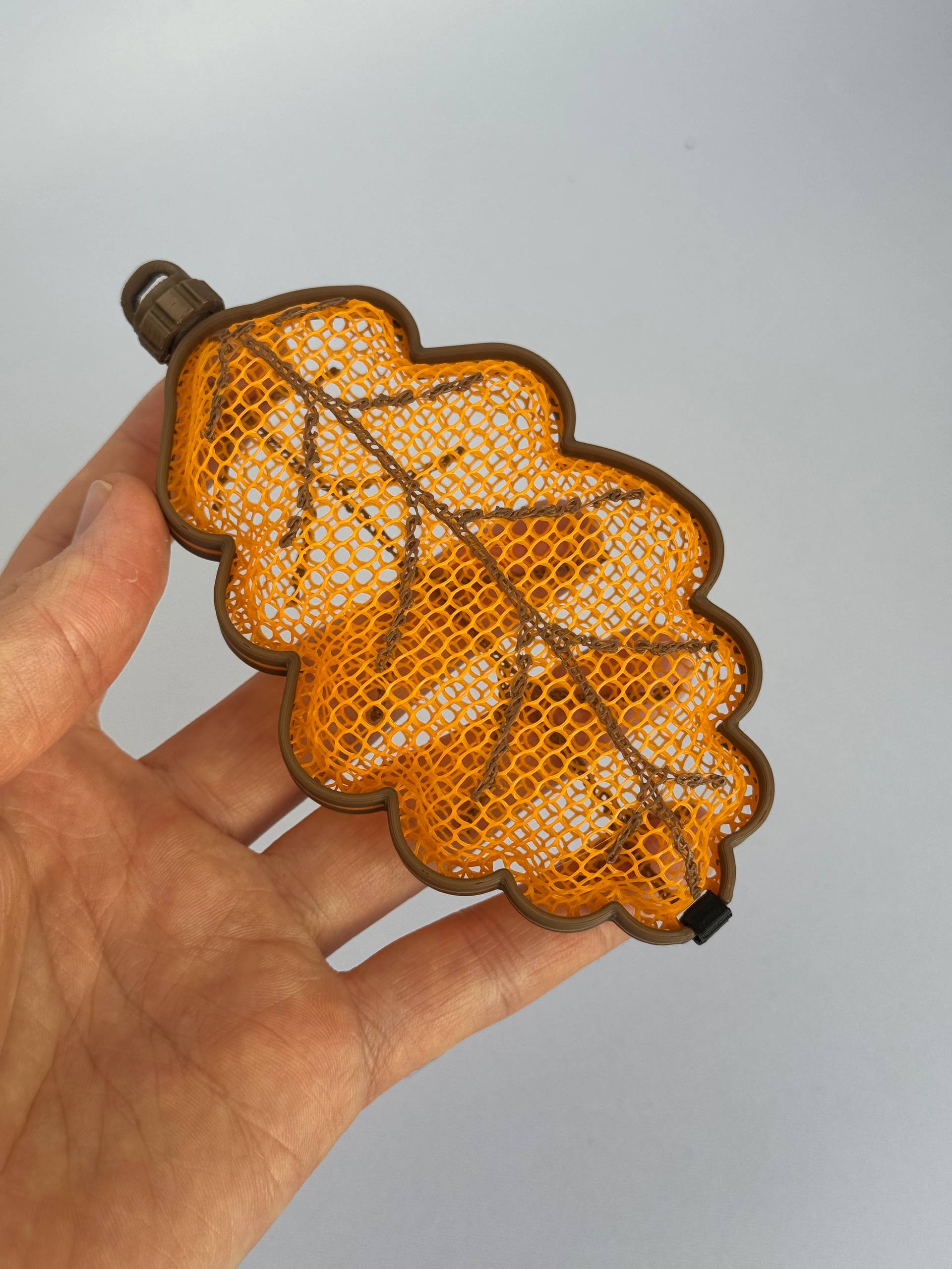 Thermoformed oak leaf - candy container - 1