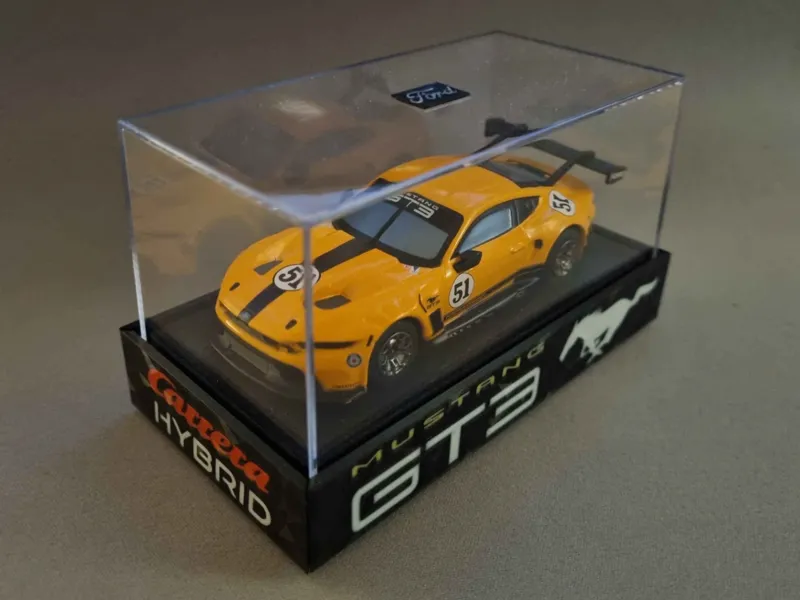 Carrera Hybrid LS-Vitrine Mustang