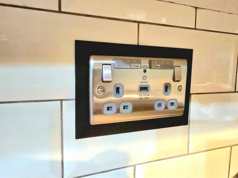 Socket Surround UK 2 Gang