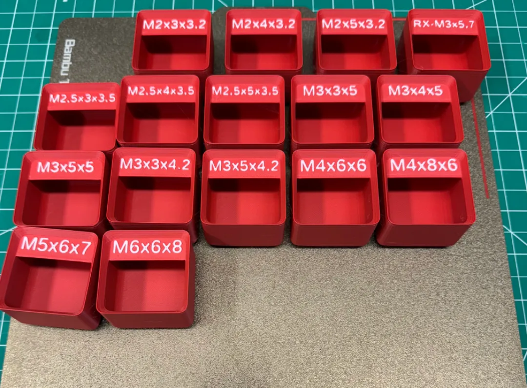 未使用】Pinfinity Red Collection ピンズセット 未使用】Pinfinity