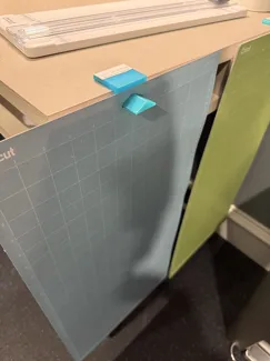 Cricut Adhesive Cut Mat Desk Clamp (Parametric)