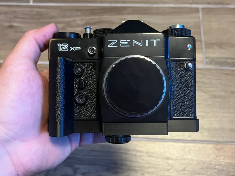 Zenit 12XP grip