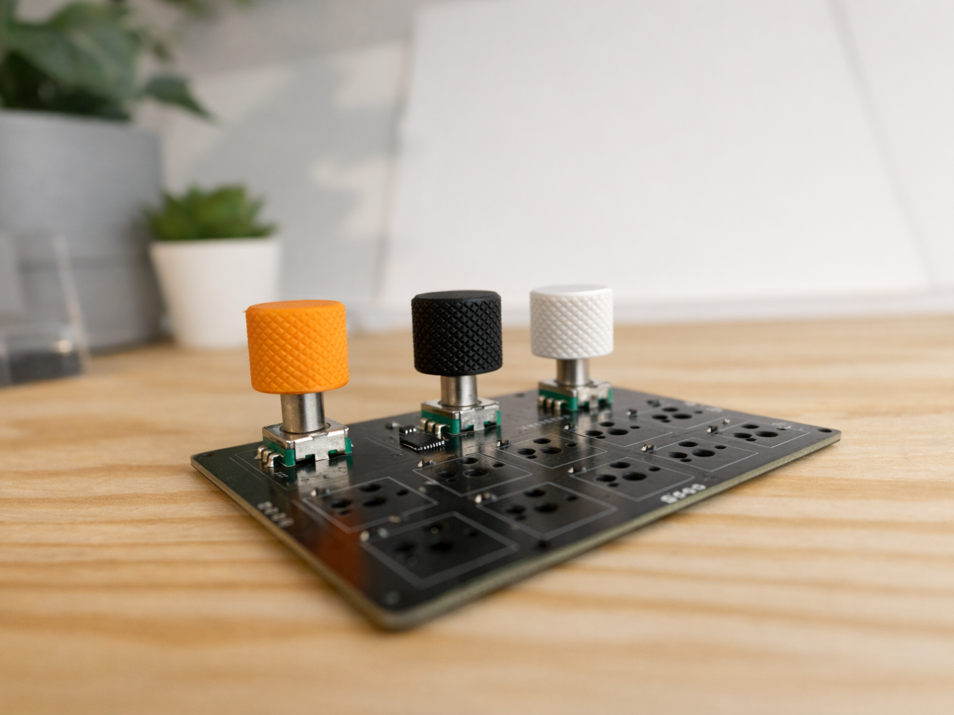 Rotary encoder knob with - knurled grip texture