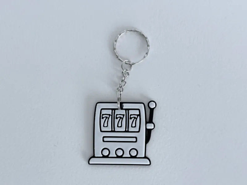 Lucky 777 Slot Machine Keychain