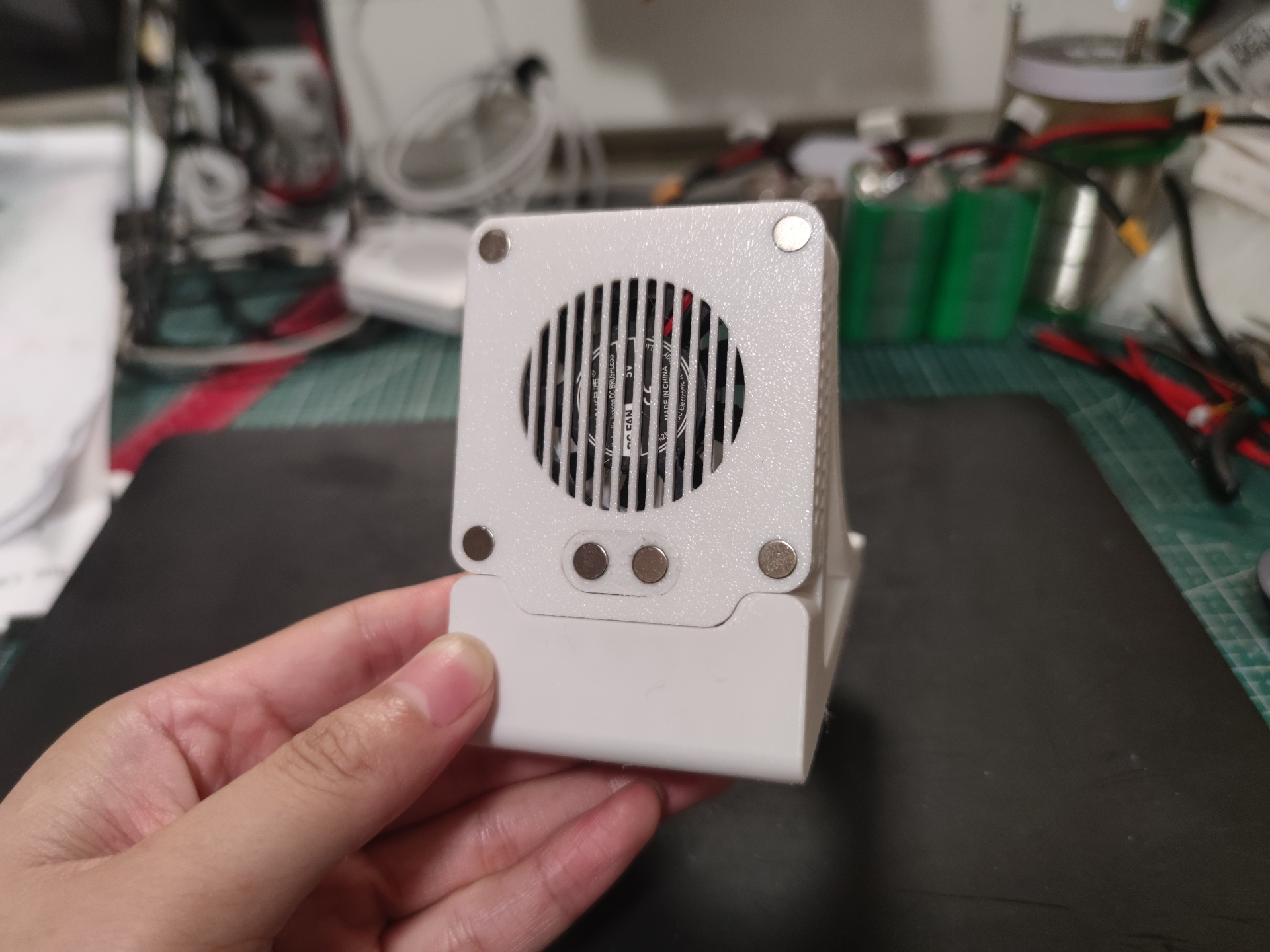 Miniatura 1 do modelo 3D 模块化磁吸多功能风扇 磁吸桌面风扇 磁吸焊锡排风扇 焊烟净化器 烟雾排风扇