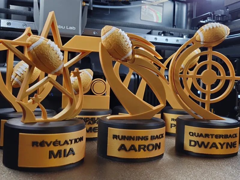 Trophies [UFL-NFL]