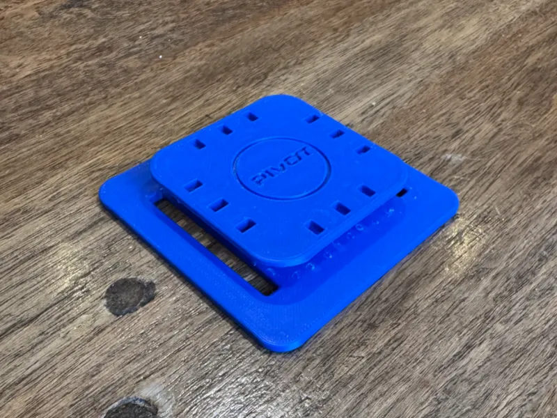 Pivot iPad Case - Kneeband Clip