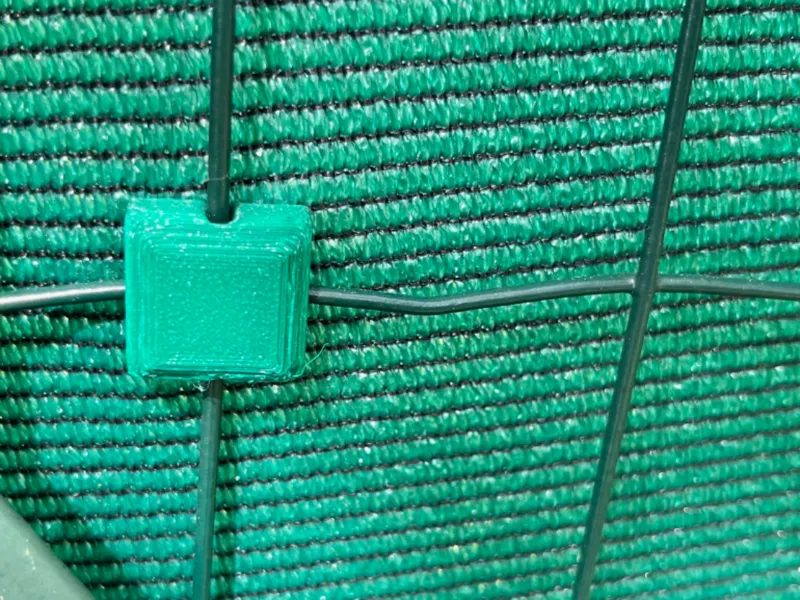 Agrafes fixation brise-vues esthétiques