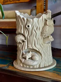 Jardinière tronc forestier avec renard, hérisson et hibou — photo 6