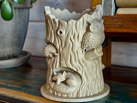 Jardinière tronc forestier avec renard, hérisson et hibou