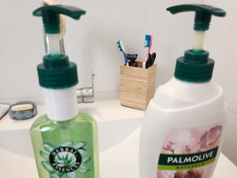 Herbal essence bottle adapter to Palmolive plunger