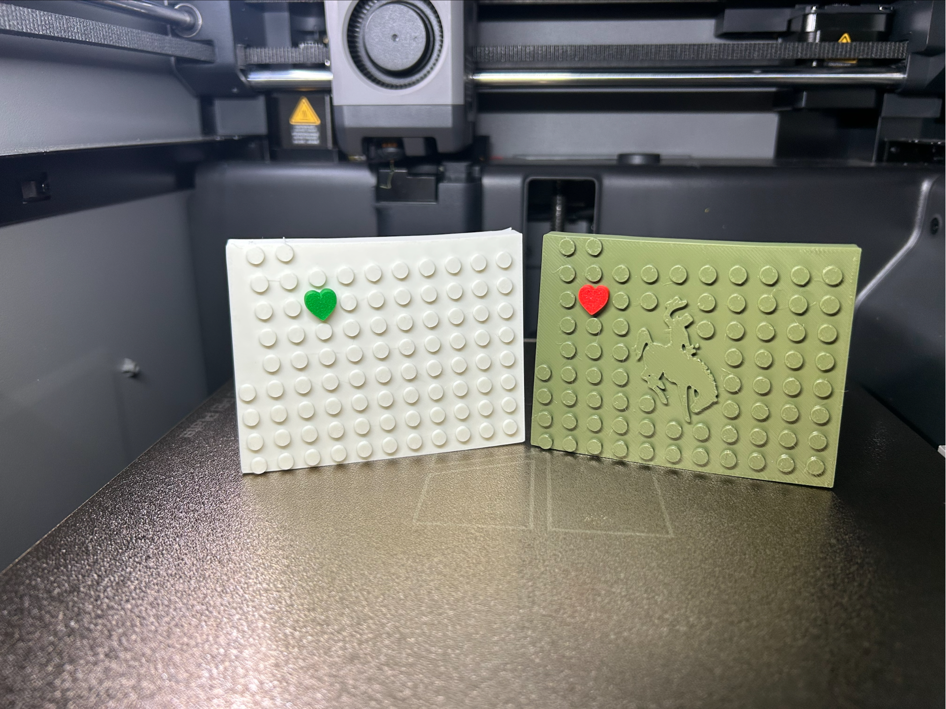 Wyoming State Brick magnet with movable heart peg