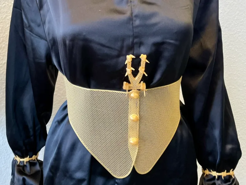 connector for corset in barbed ancient egypt style