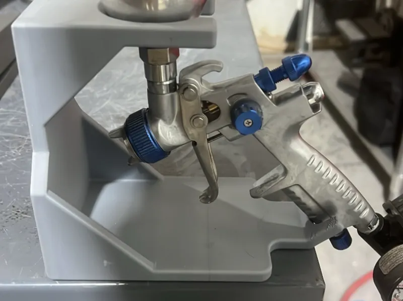 Tabletop spray gun holder